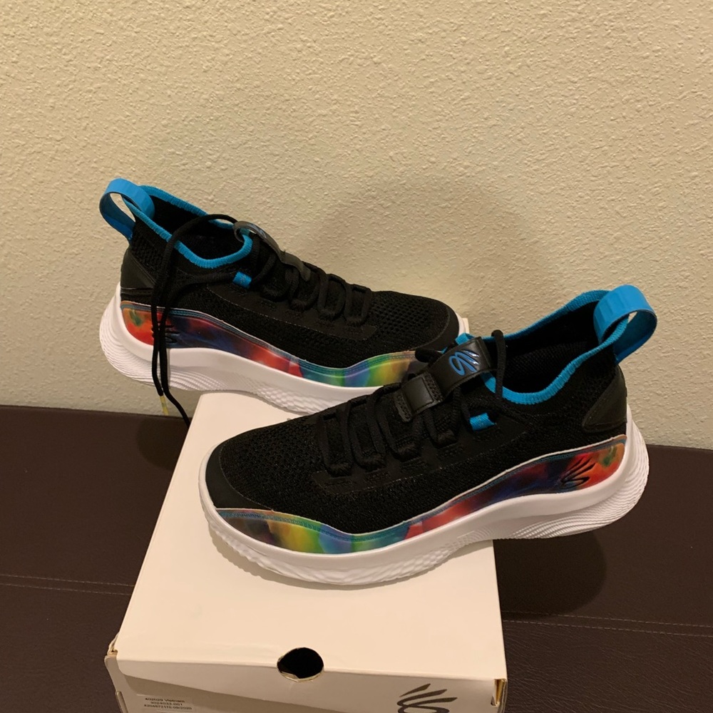 New Curry Flow 8 basketball shoes size 7Y